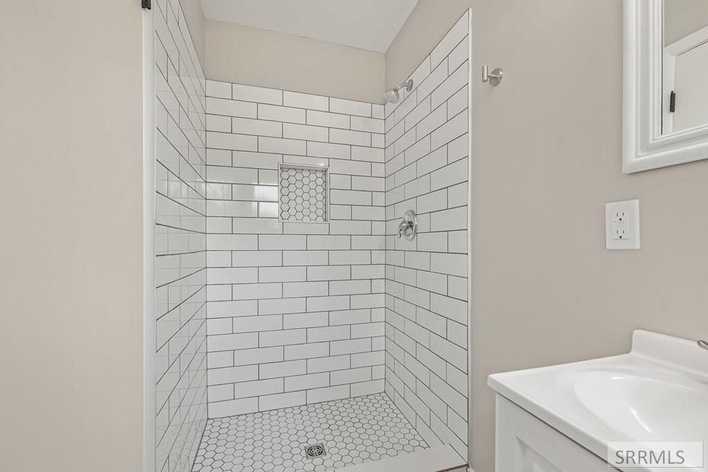 Image 12 of property listing at 2285 Curlew Drive, Ammon, ID 83406