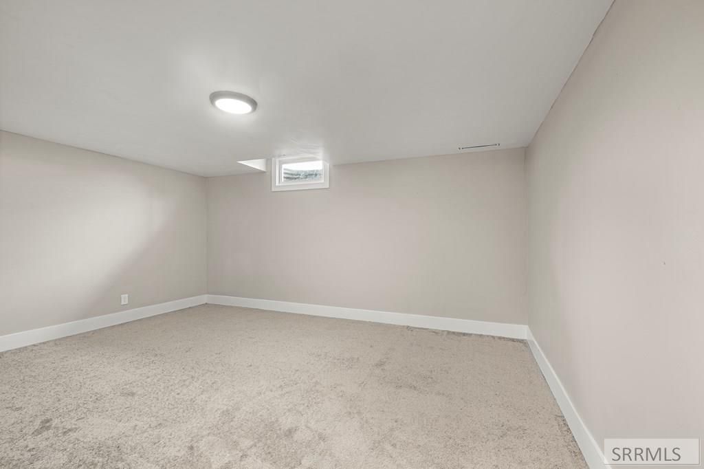 Image 14 of property listing at 2285 Curlew Drive, Ammon, ID 83406
