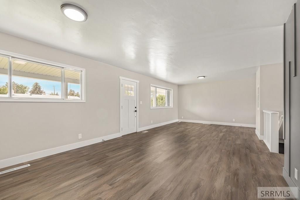 Image 4 of property listing at 2285 Curlew Drive, Ammon, ID 83406