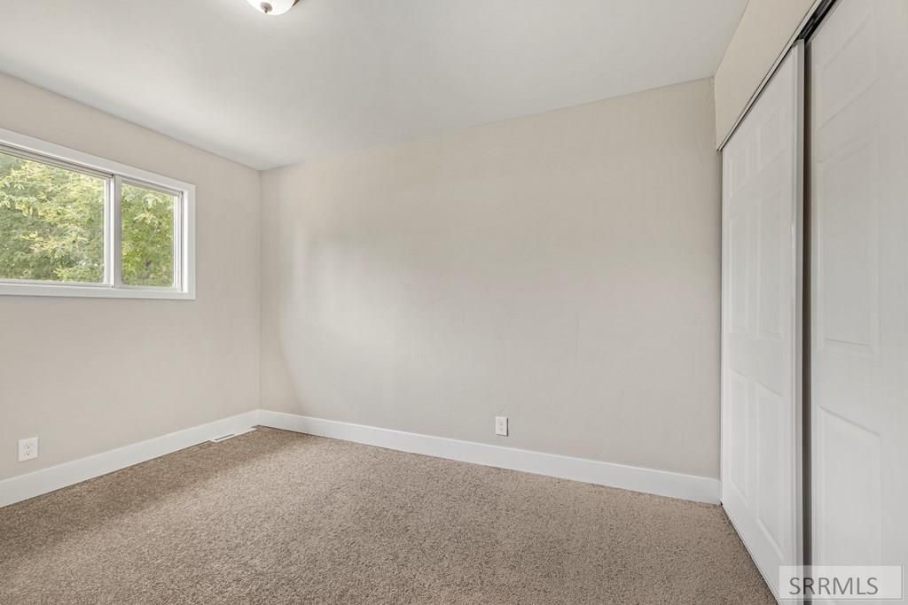 Image 9 of property listing at 2285 Curlew Drive, Ammon, ID 83406