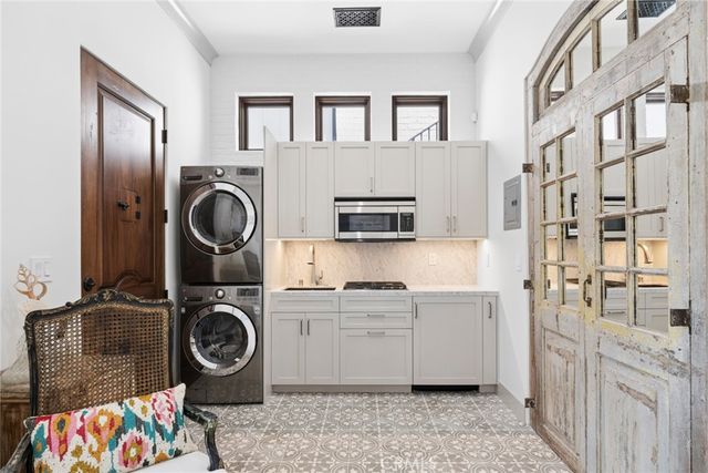 541 Hazel, Corona Del Mar, CA 92625