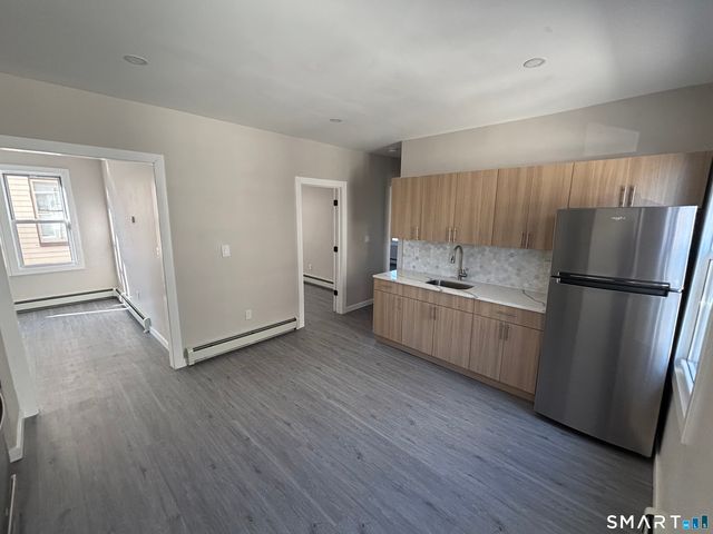 84 Waldorf Avenue, Bridgeport, CT 06605