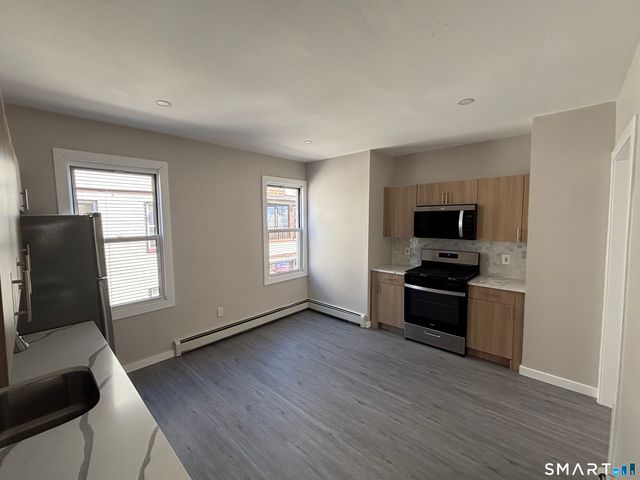 84 Waldorf Avenue, Bridgeport, CT 06605