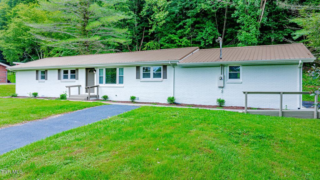 702 May Drive, Jonesborough, TN 37659