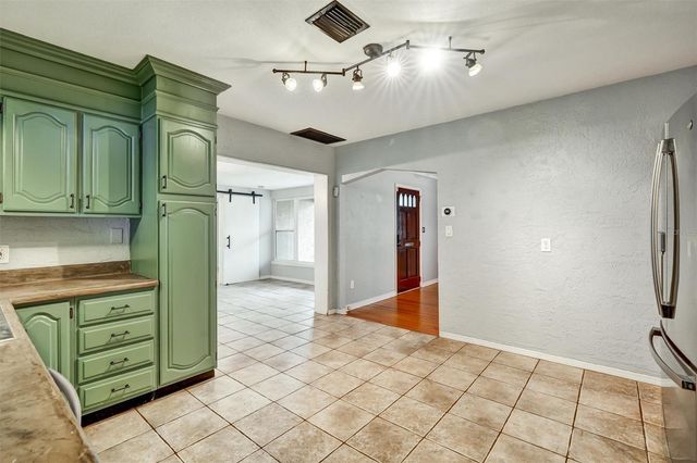2435 YORK STREET N, St Petersburg, FL 33710