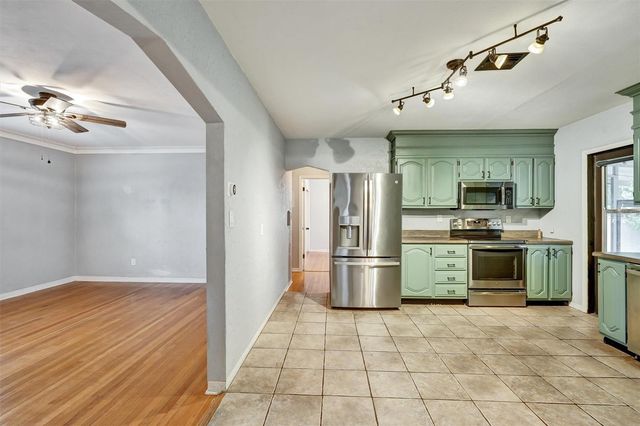 2435 YORK STREET N, St Petersburg, FL 33710