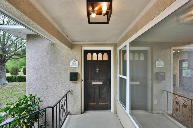 2435 YORK STREET N, St Petersburg, FL 33710