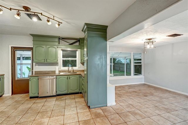 2435 YORK STREET N, St Petersburg, FL 33710