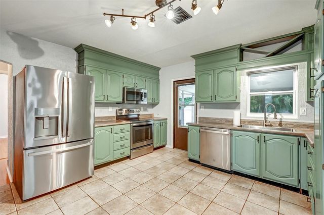 2435 YORK STREET N, St Petersburg, FL 33710
