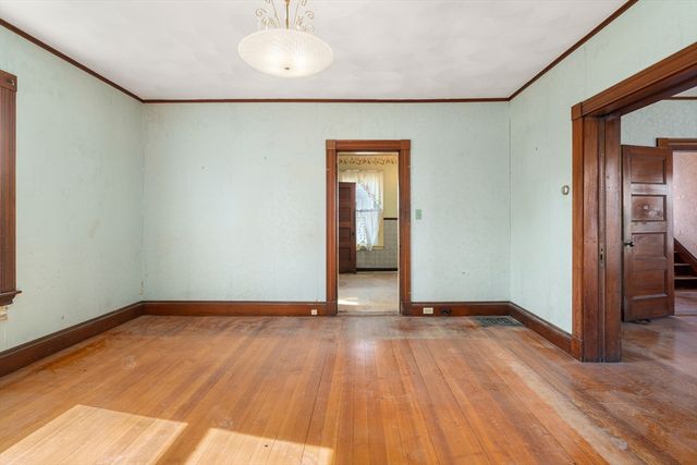 73 Taylor St, Quincy, MA 02170