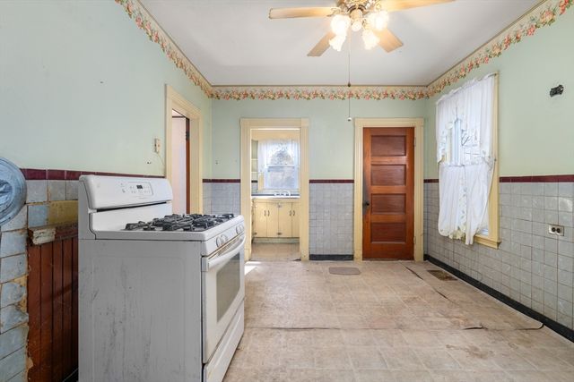 73 Taylor St, Quincy, MA 02170