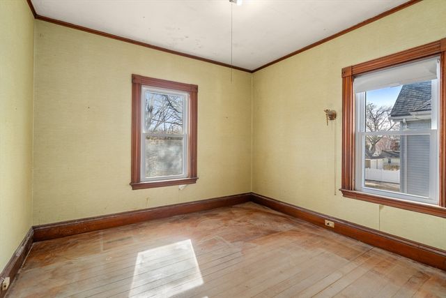 73 Taylor St, Quincy, MA 02170