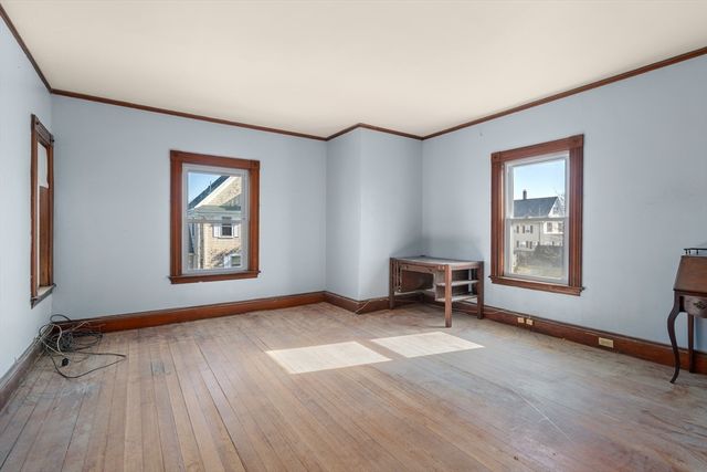 73 Taylor St, Quincy, MA 02170