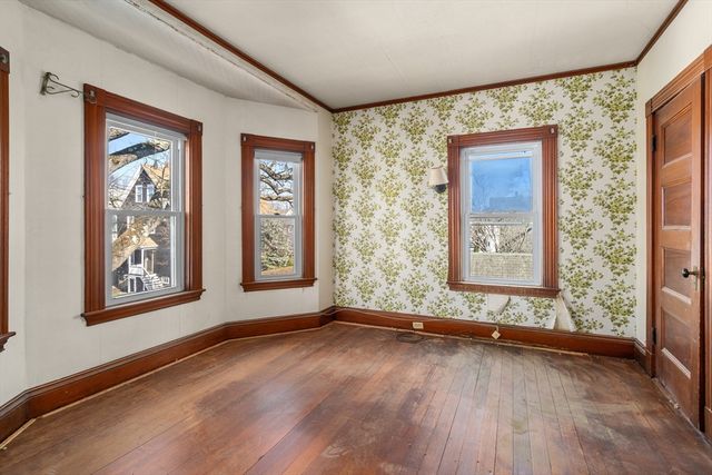 73 Taylor St, Quincy, MA 02170