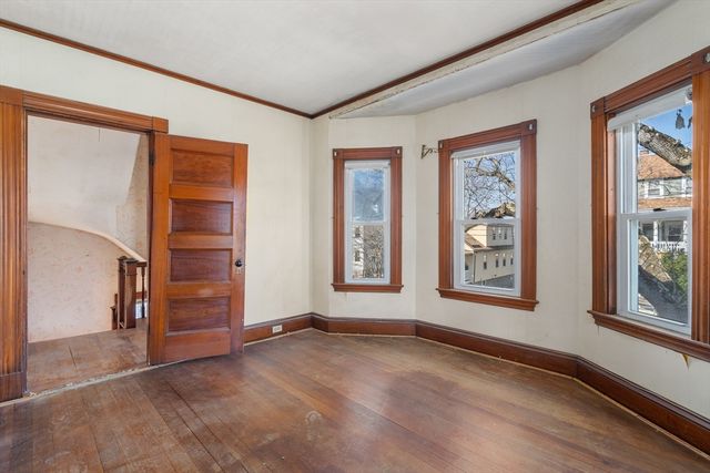 73 Taylor St, Quincy, MA 02170