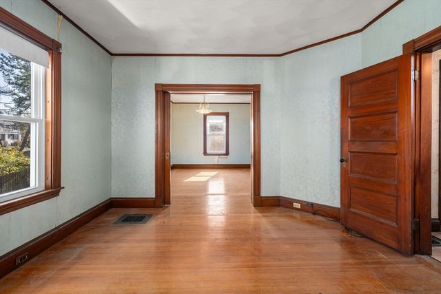 73 Taylor St, Quincy, MA 02170