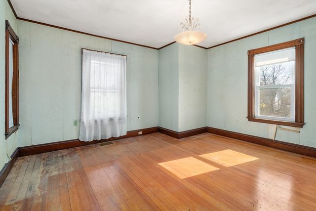 73 Taylor St, Quincy, MA 02170