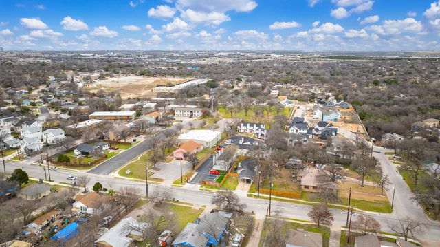 2706 Wheless LN 504, Austin, TX 78723