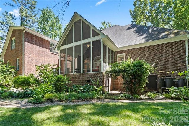 4909 Deer Walk Avenue, Charlotte, NC 28270