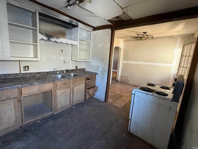 206 N Third Street, Owensville, IN 47665