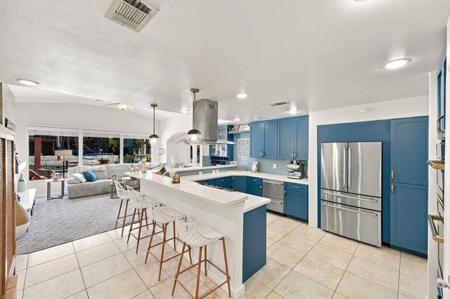 10 Harbor Lane, Kemah, TX 77565