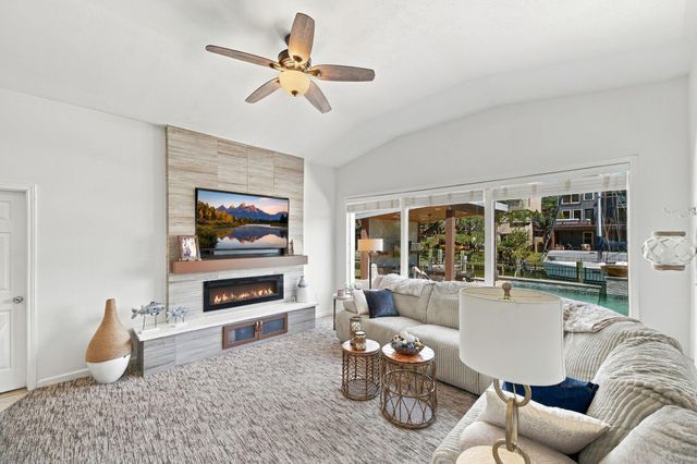 10 Harbor Lane, Kemah, TX 77565