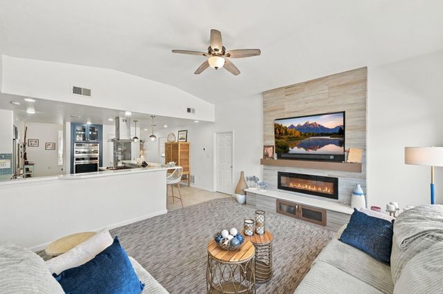 10 Harbor Lane, Kemah, TX 77565