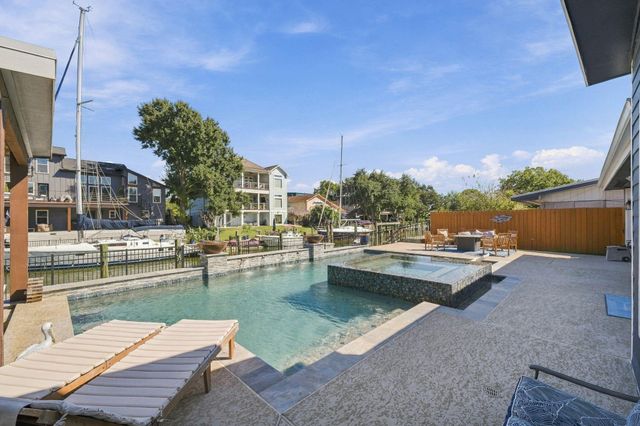 10 Harbor Lane, Kemah, TX 77565