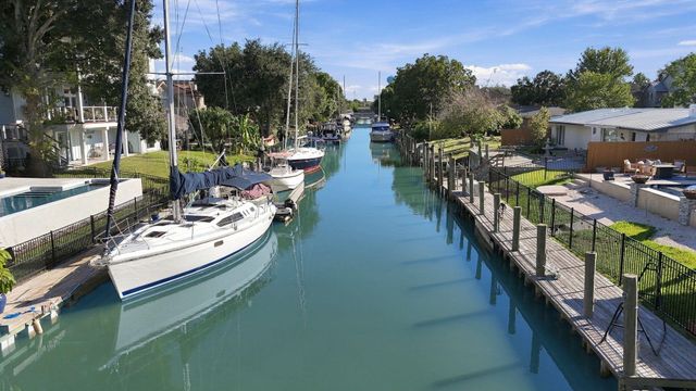10 Harbor Lane, Kemah, TX 77565