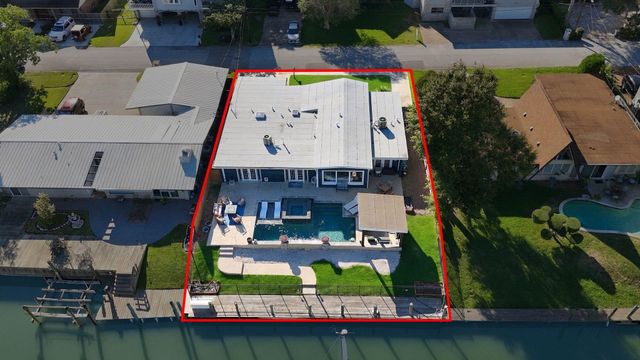 10 Harbor Lane, Kemah, TX 77565
