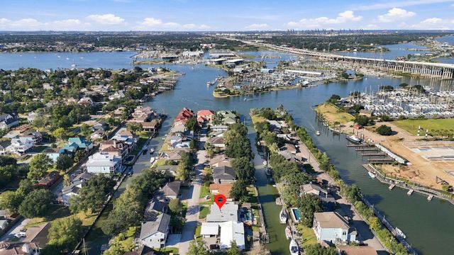 10 Harbor Lane, Kemah, TX 77565