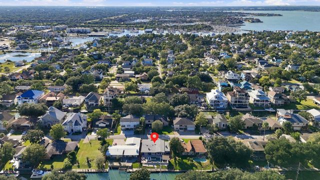 10 Harbor Lane, Kemah, TX 77565