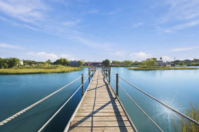 10 Harbor Lane, Kemah, TX 77565