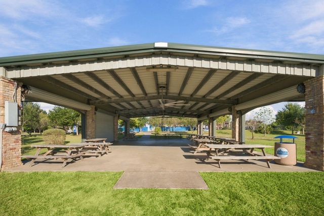 10 Harbor Lane, Kemah, TX 77565