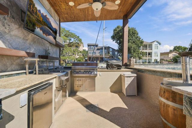 10 Harbor Lane, Kemah, TX 77565