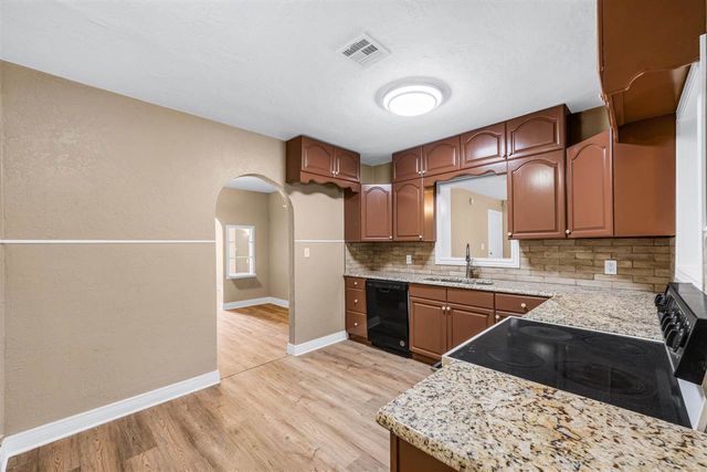 1335 NW Ash Ave, Lawton, OK 73507