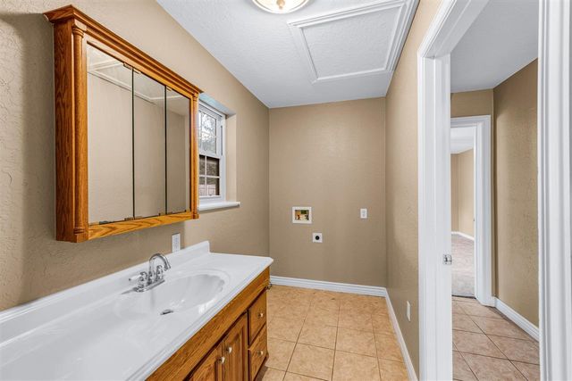 1335 NW Ash Ave, Lawton, OK 73507