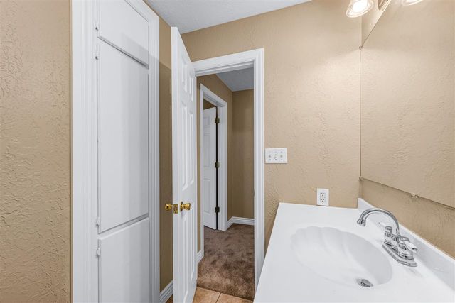 1335 NW Ash Ave, Lawton, OK 73507