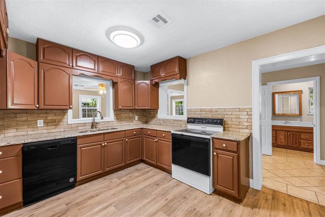 1335 NW Ash Ave, Lawton, OK 73507