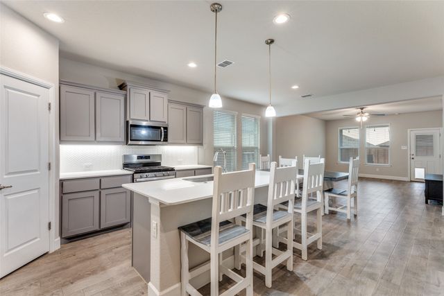 712 Greenford Manor, Fort Worth, TX 76247