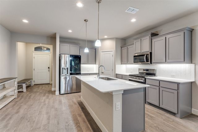 712 Greenford Manor, Fort Worth, TX 76247