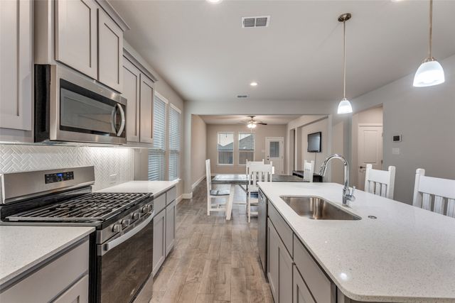 712 Greenford Manor, Fort Worth, TX 76247