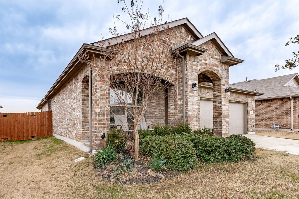712 Greenford Manor, Fort Worth, TX 76247