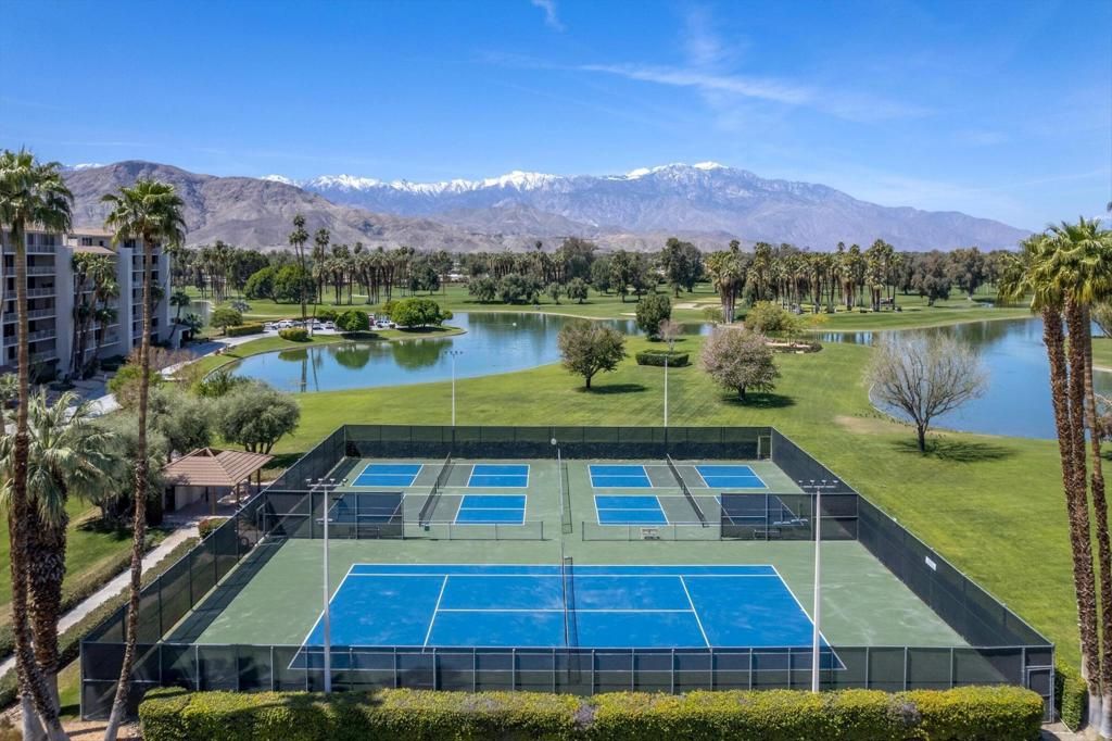 Image 10 of property listing at 910 Island Drive 114, Rancho Mirage, CA 92270