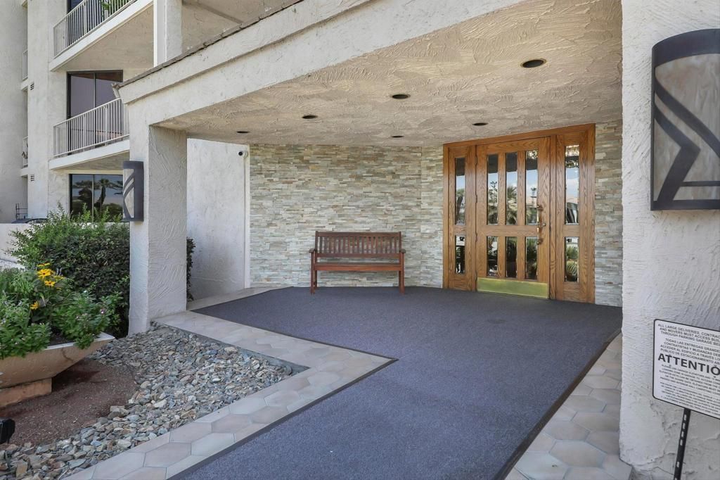 Image 13 of property listing at 910 Island Drive 114, Rancho Mirage, CA 92270