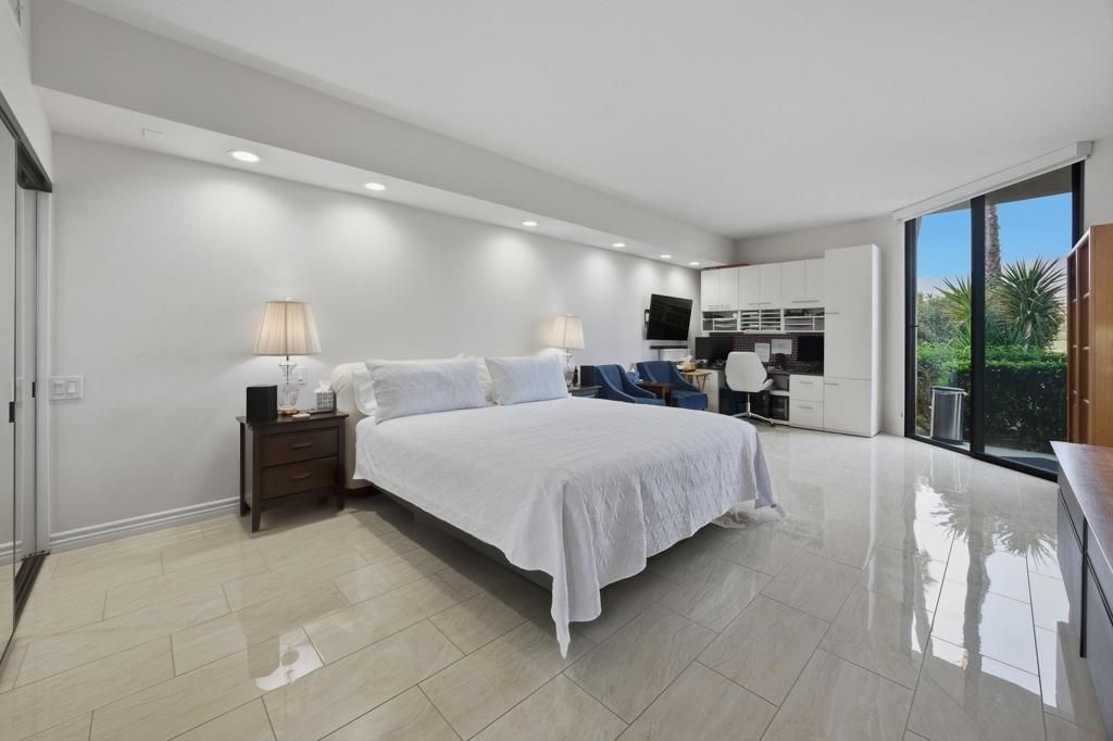 Image 19 of property listing at 910 Island Drive 114, Rancho Mirage, CA 92270