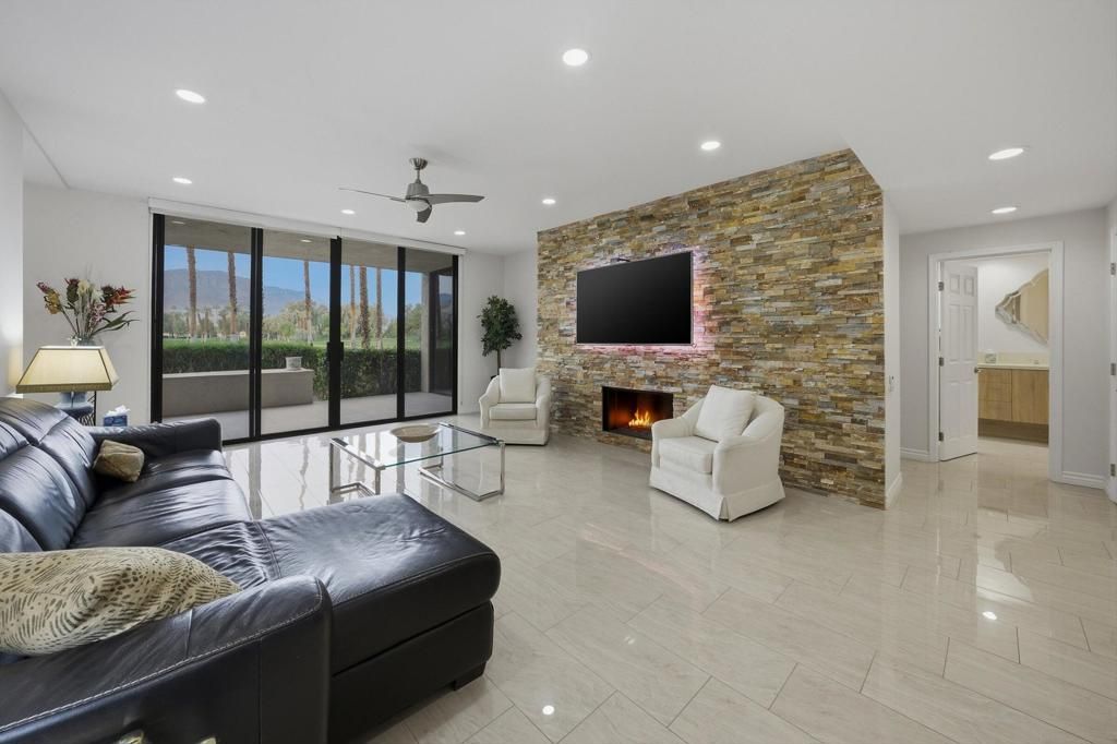 Image 30 of property listing at 910 Island Drive 114, Rancho Mirage, CA 92270