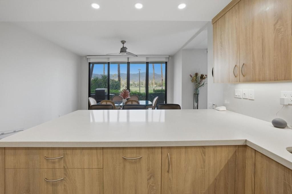 Image 4 of property listing at 910 Island Drive 114, Rancho Mirage, CA 92270