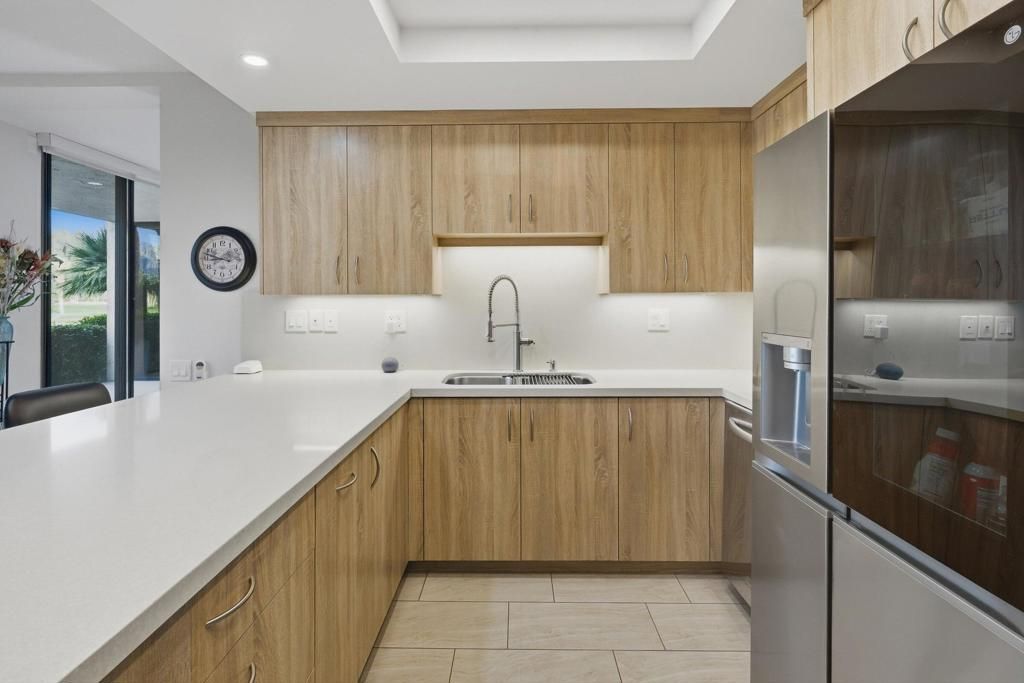 Image 5 of property listing at 910 Island Drive 114, Rancho Mirage, CA 92270