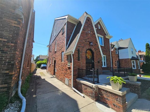 17371 Pennington Drive, Detroit, MI 48221